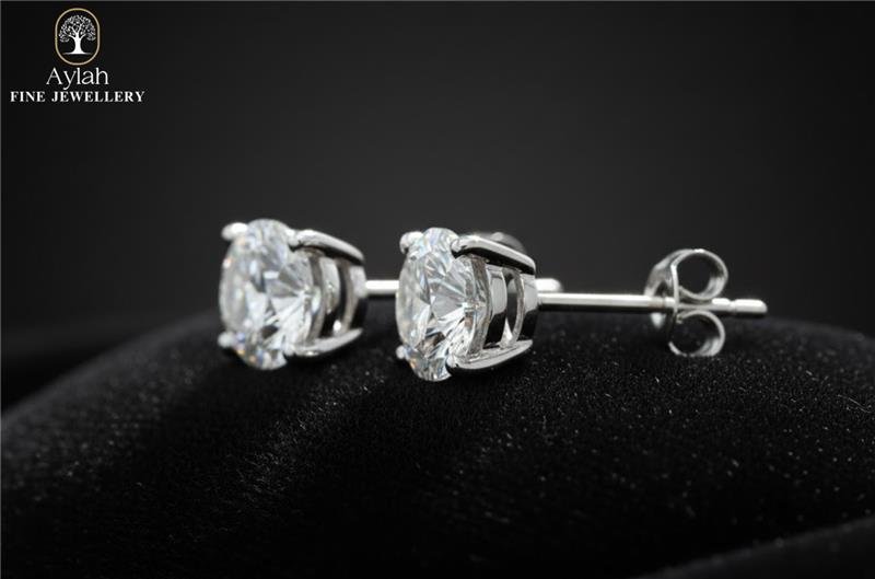Timeless Elegance: Why Diamond Stud Earrings Will Never Go Out of Style